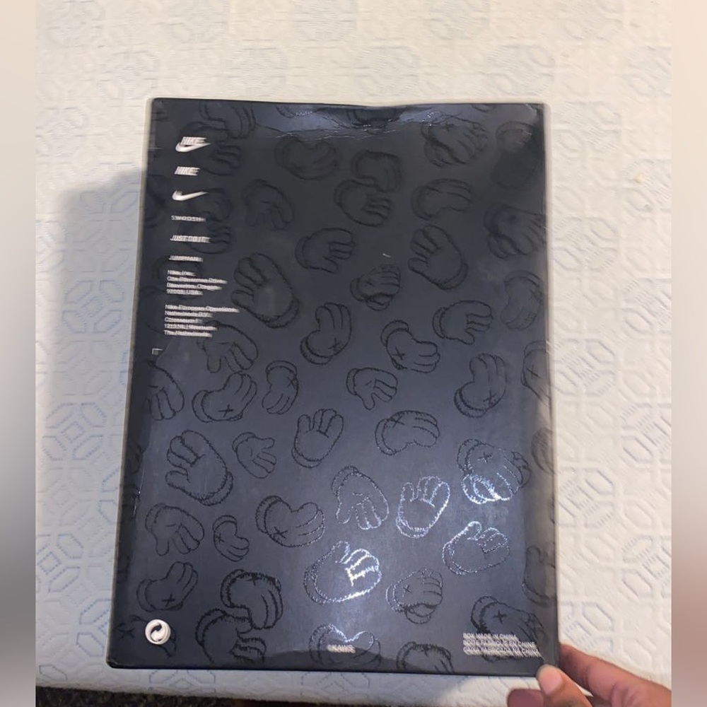 AIR JORDAN 4 RETRO KAWS